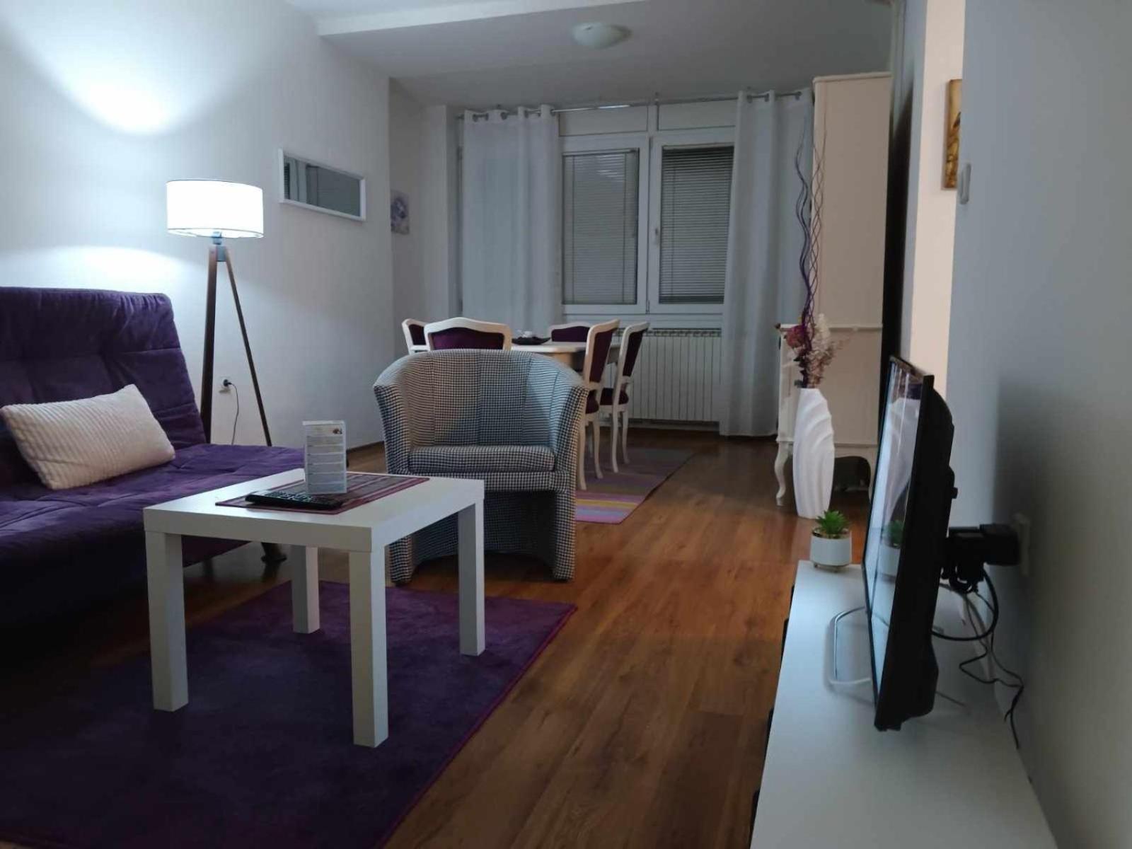 Lovely Square Apartment Purple Velvet スコピエ エクステリア 写真