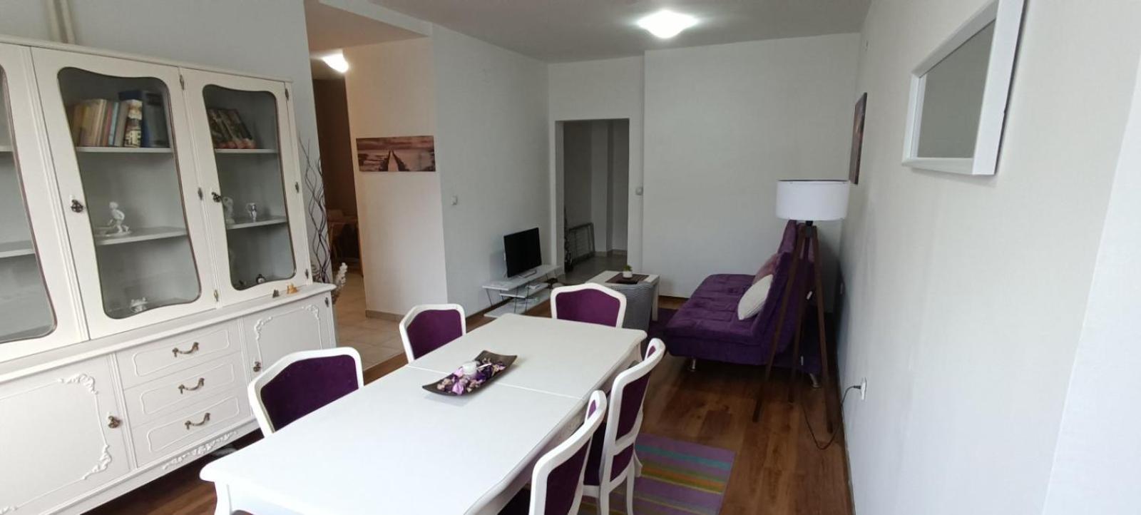 Lovely Square Apartment Purple Velvet スコピエ エクステリア 写真