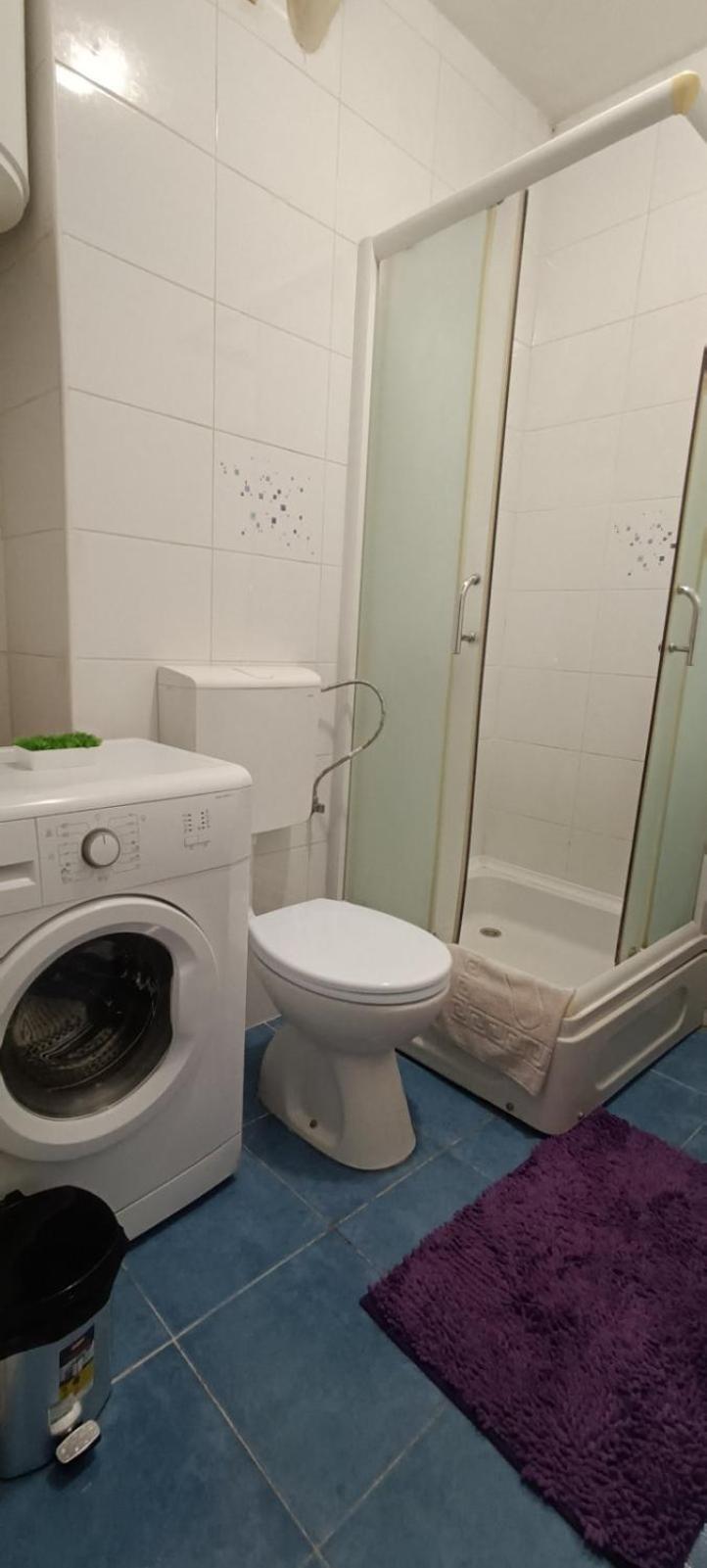 Lovely Square Apartment Purple Velvet スコピエ エクステリア 写真