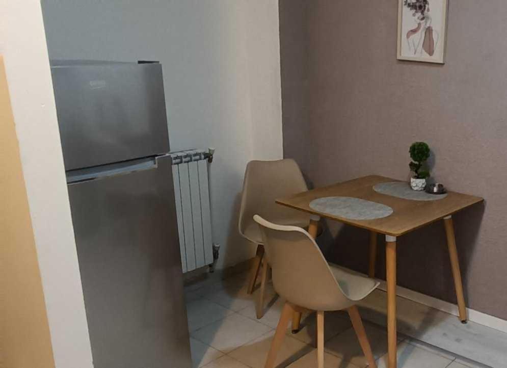 Lovely Square Apartment Purple Velvet スコピエ エクステリア 写真