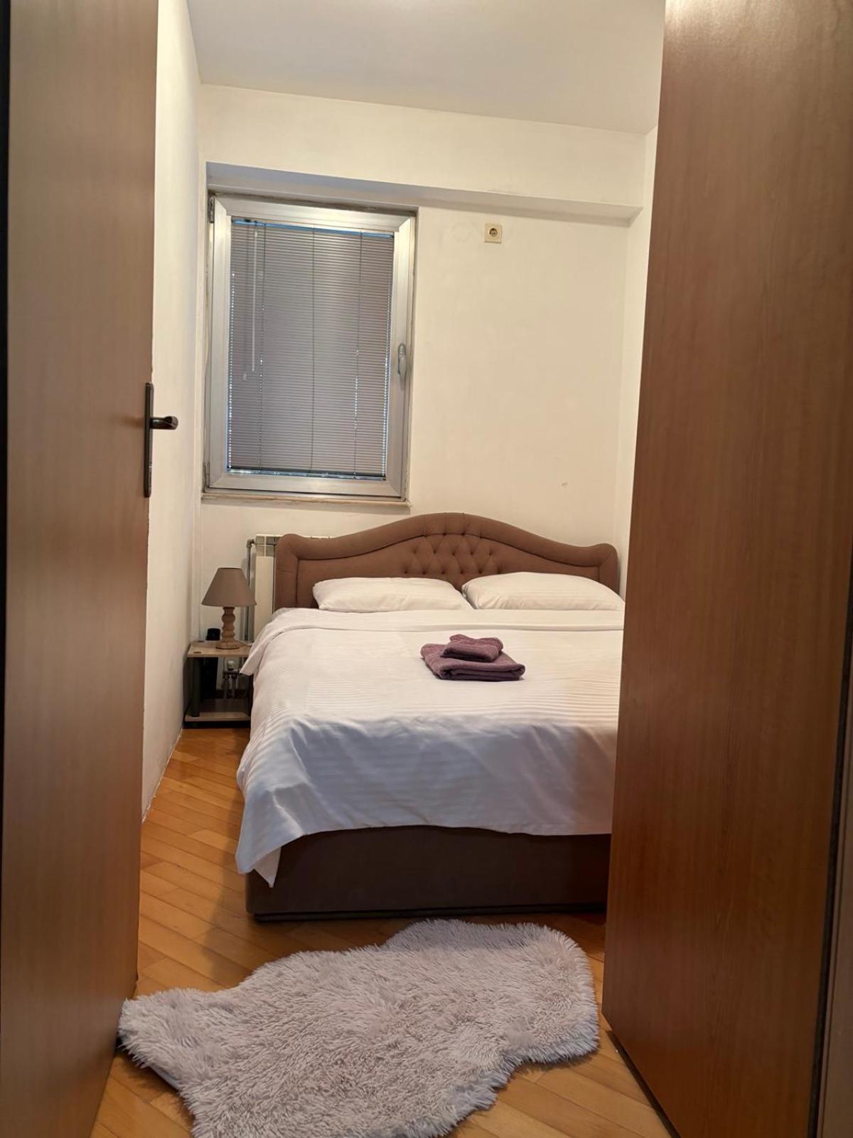 Lovely Square Apartment Purple Velvet スコピエ 部屋 写真