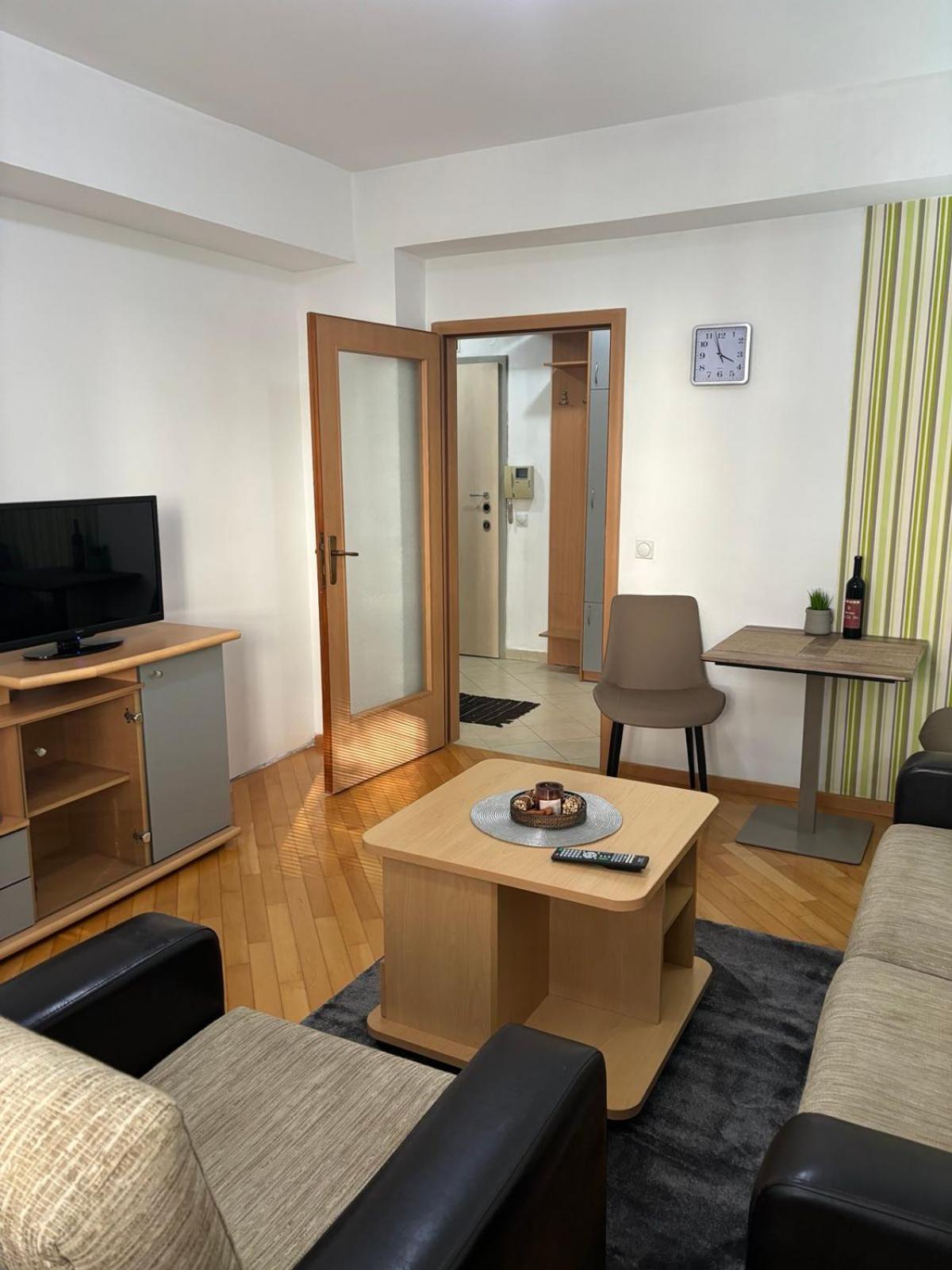 Lovely Square Apartment Purple Velvet スコピエ エクステリア 写真