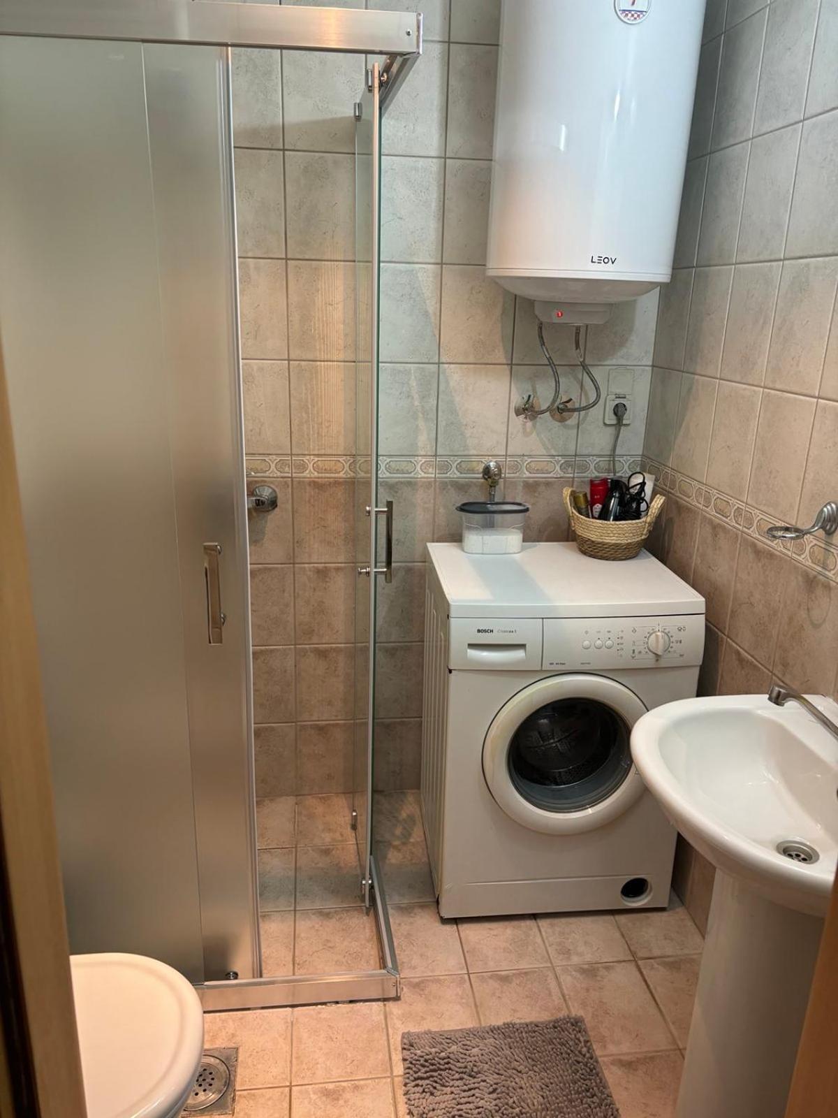 Lovely Square Apartment Purple Velvet スコピエ 部屋 写真
