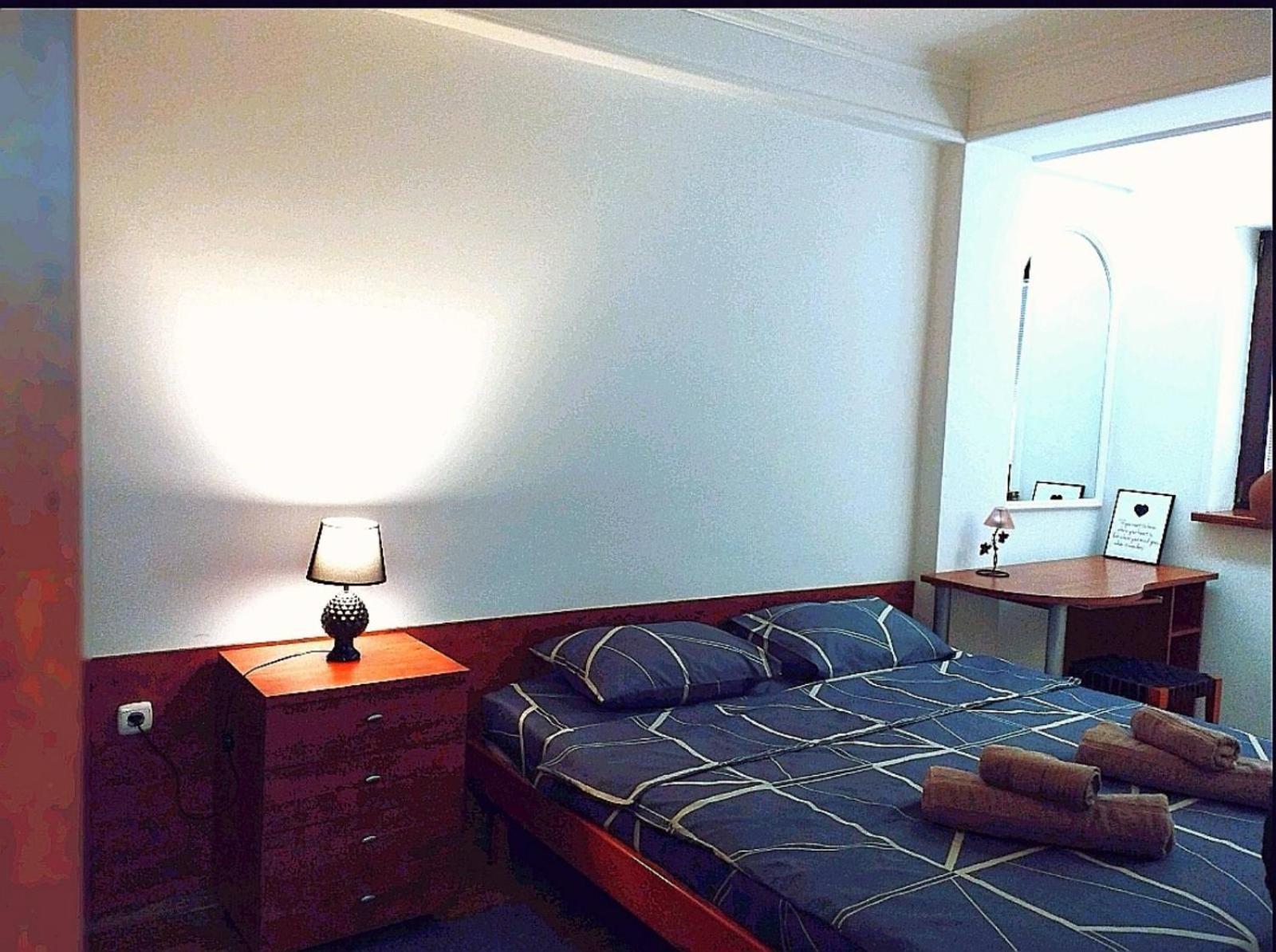 Lovely Square Apartment Purple Velvet スコピエ 部屋 写真