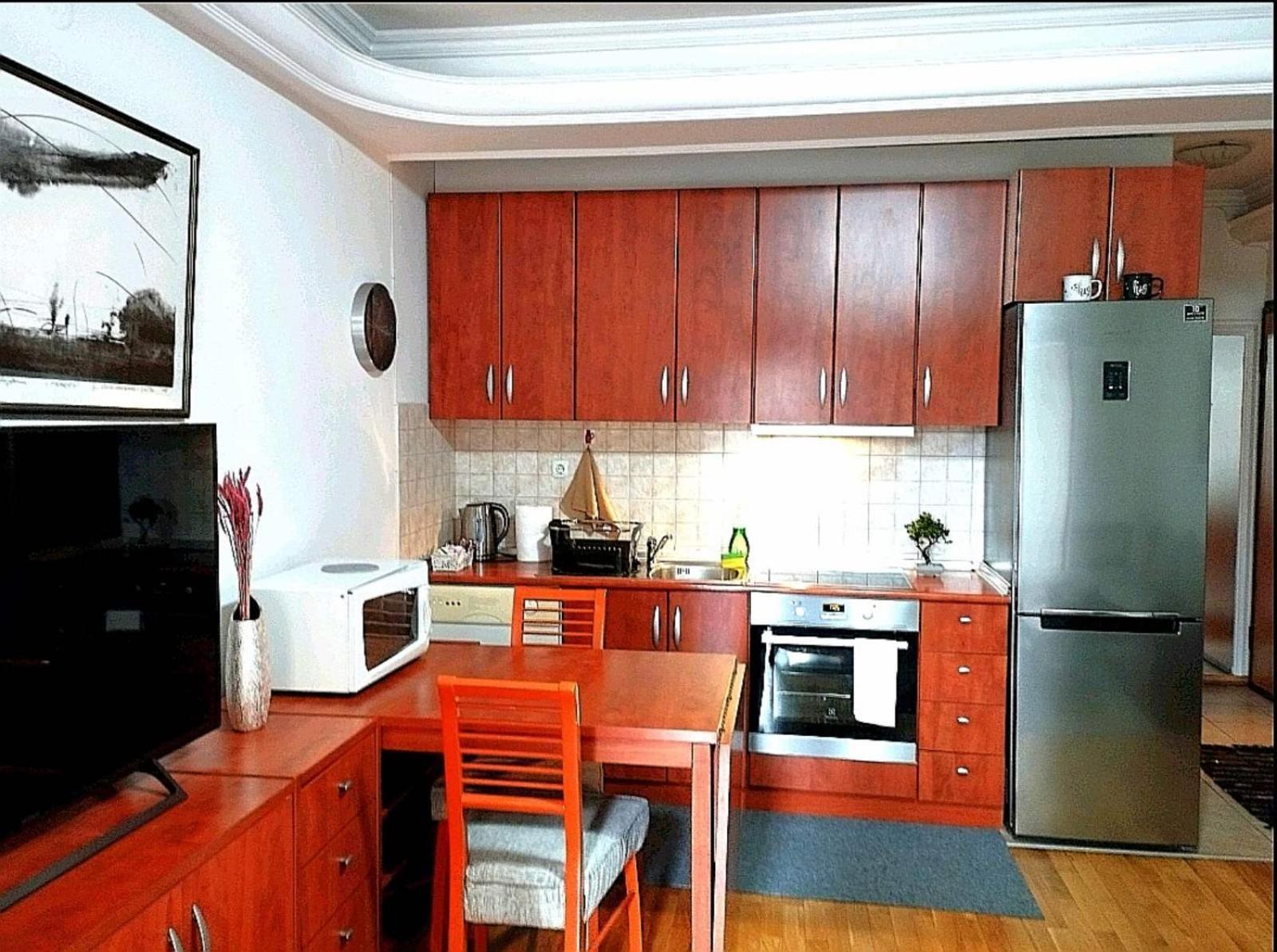 Lovely Square Apartment Purple Velvet スコピエ 部屋 写真