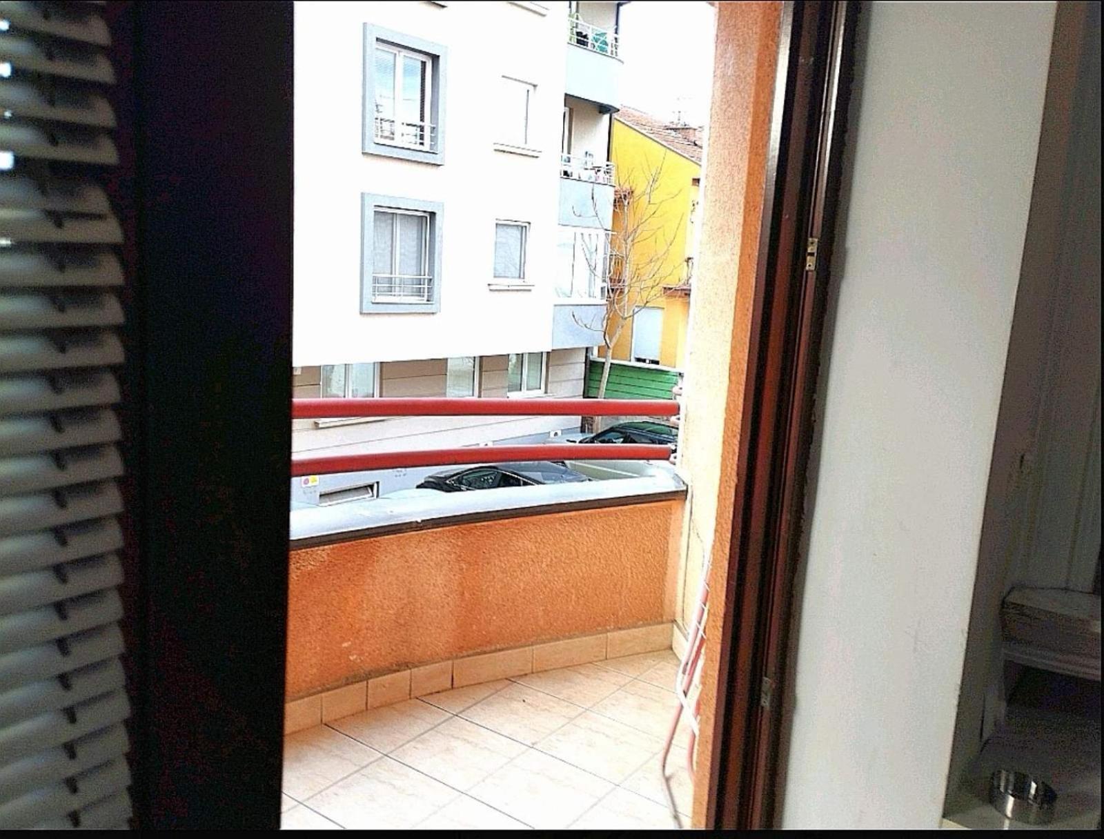 Lovely Square Apartment Purple Velvet スコピエ 部屋 写真