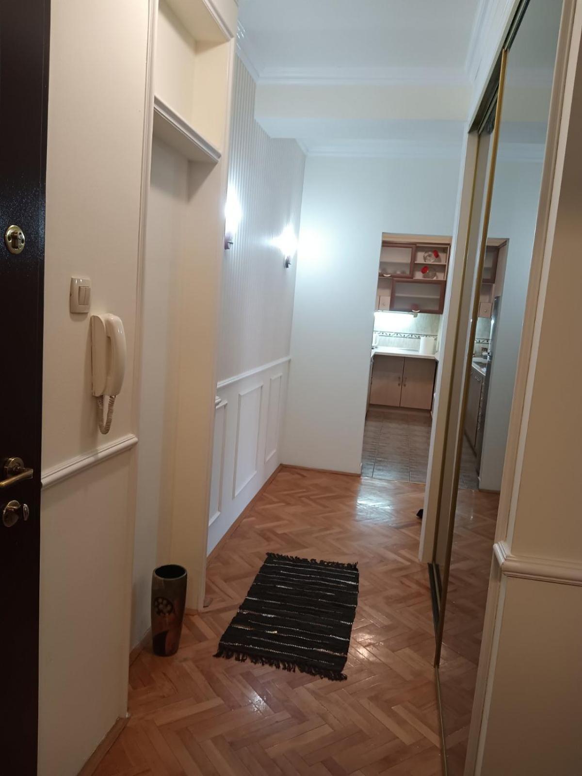 Lovely Square Apartment Purple Velvet スコピエ 部屋 写真