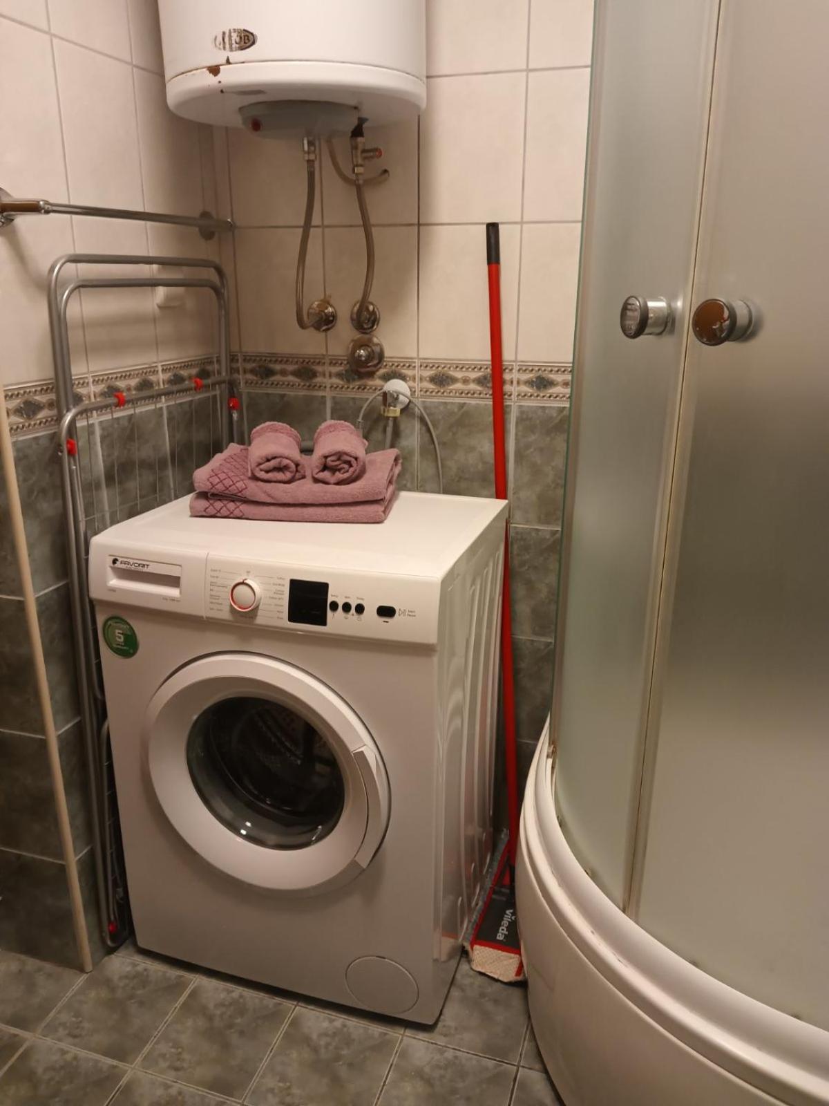 Lovely Square Apartment Purple Velvet スコピエ 部屋 写真