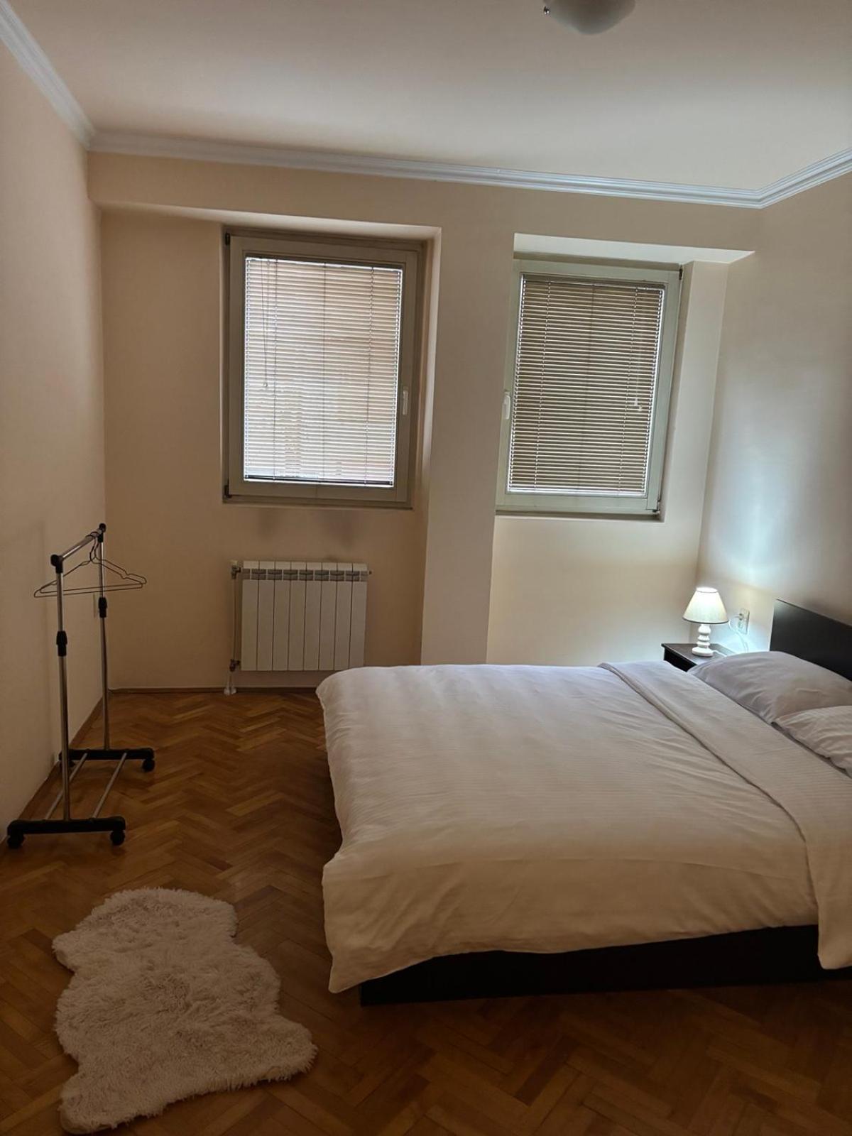Lovely Square Apartment Purple Velvet スコピエ 部屋 写真