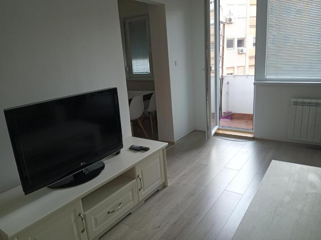 Lovely Square Apartment Purple Velvet スコピエ 部屋 写真