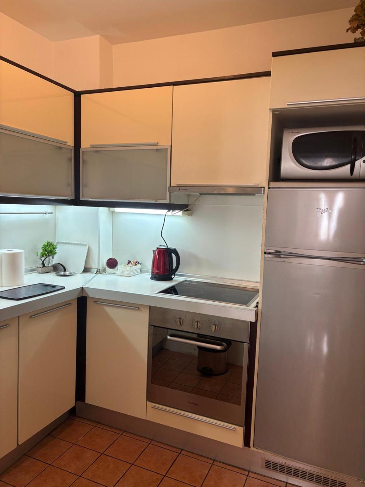 Lovely Square Apartment Purple Velvet スコピエ 部屋 写真