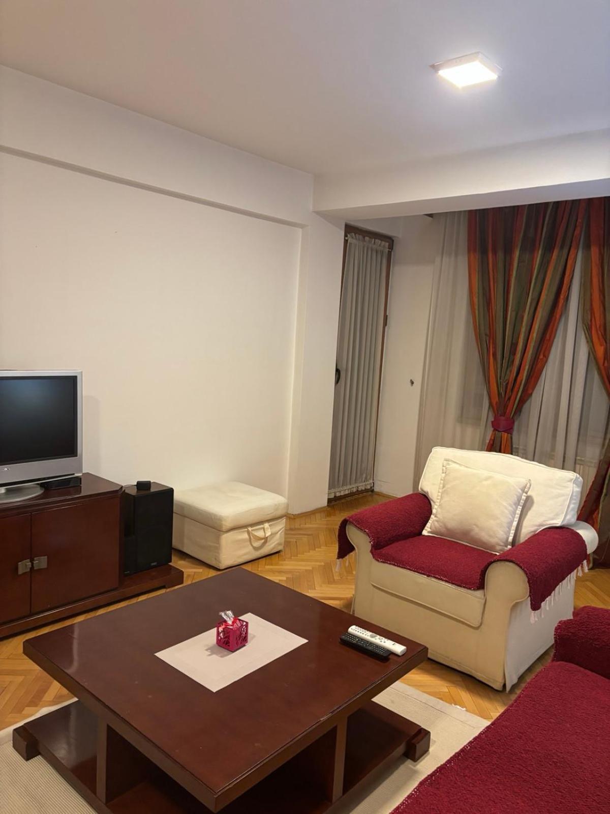 Lovely Square Apartment Purple Velvet スコピエ エクステリア 写真