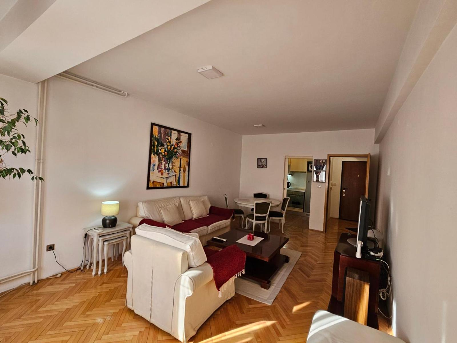 Lovely Square Apartment Purple Velvet スコピエ エクステリア 写真