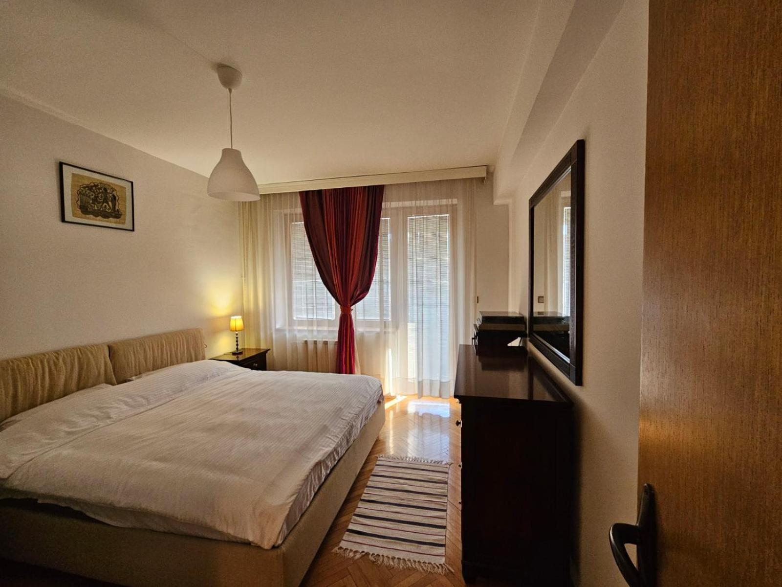 Lovely Square Apartment Purple Velvet スコピエ エクステリア 写真