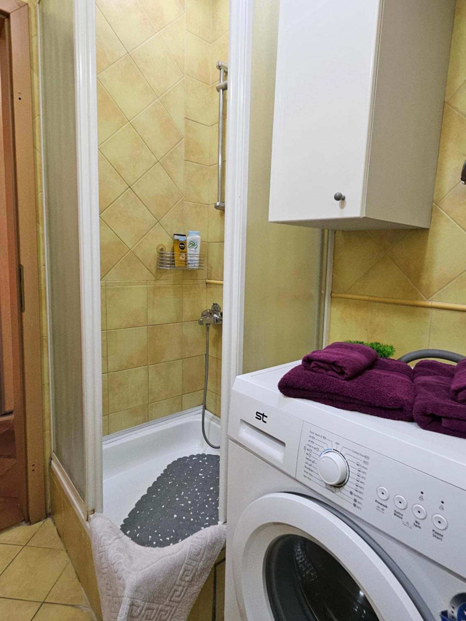 Lovely Square Apartment Purple Velvet スコピエ 部屋 写真