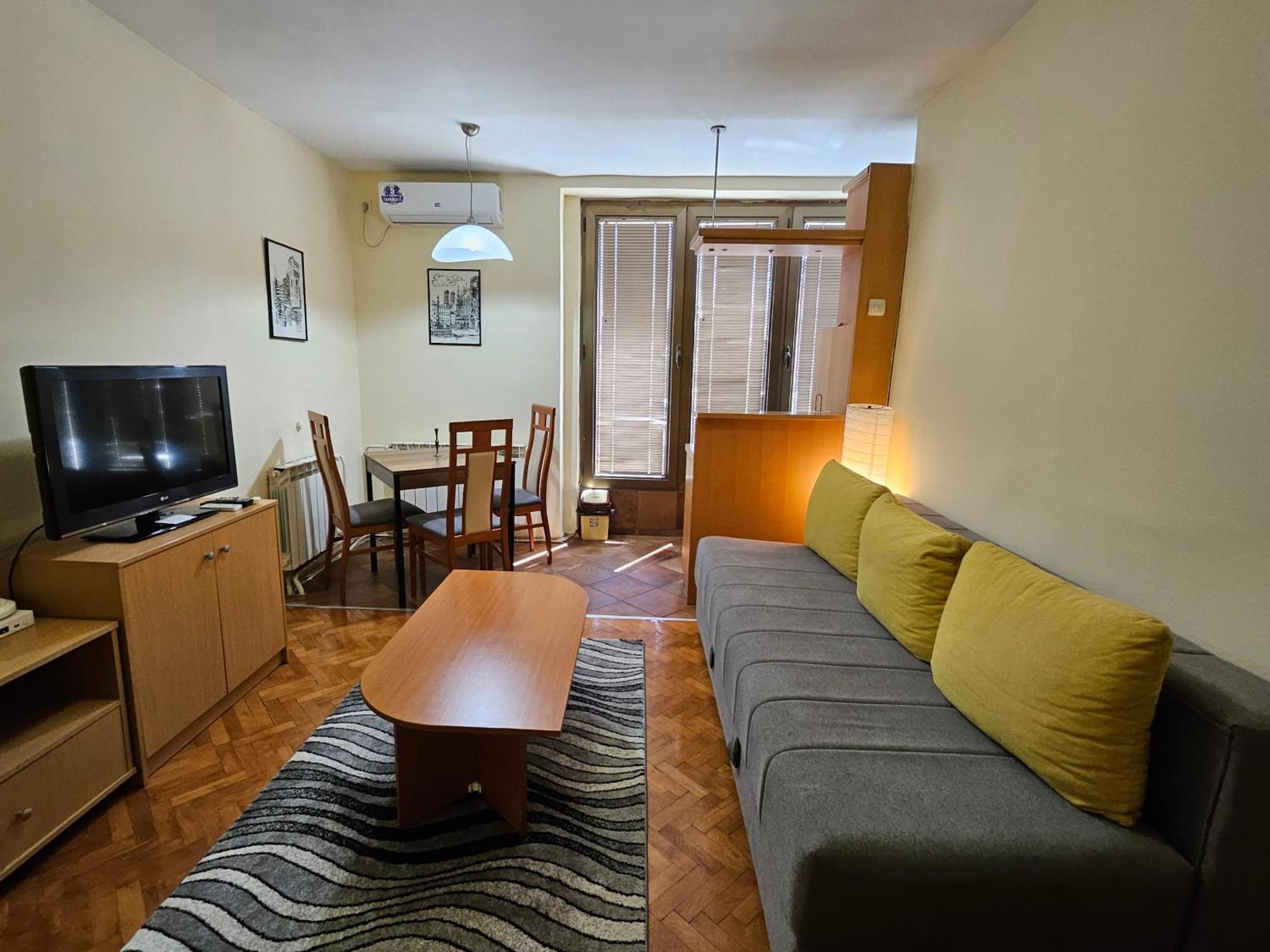 Lovely Square Apartment Purple Velvet スコピエ エクステリア 写真