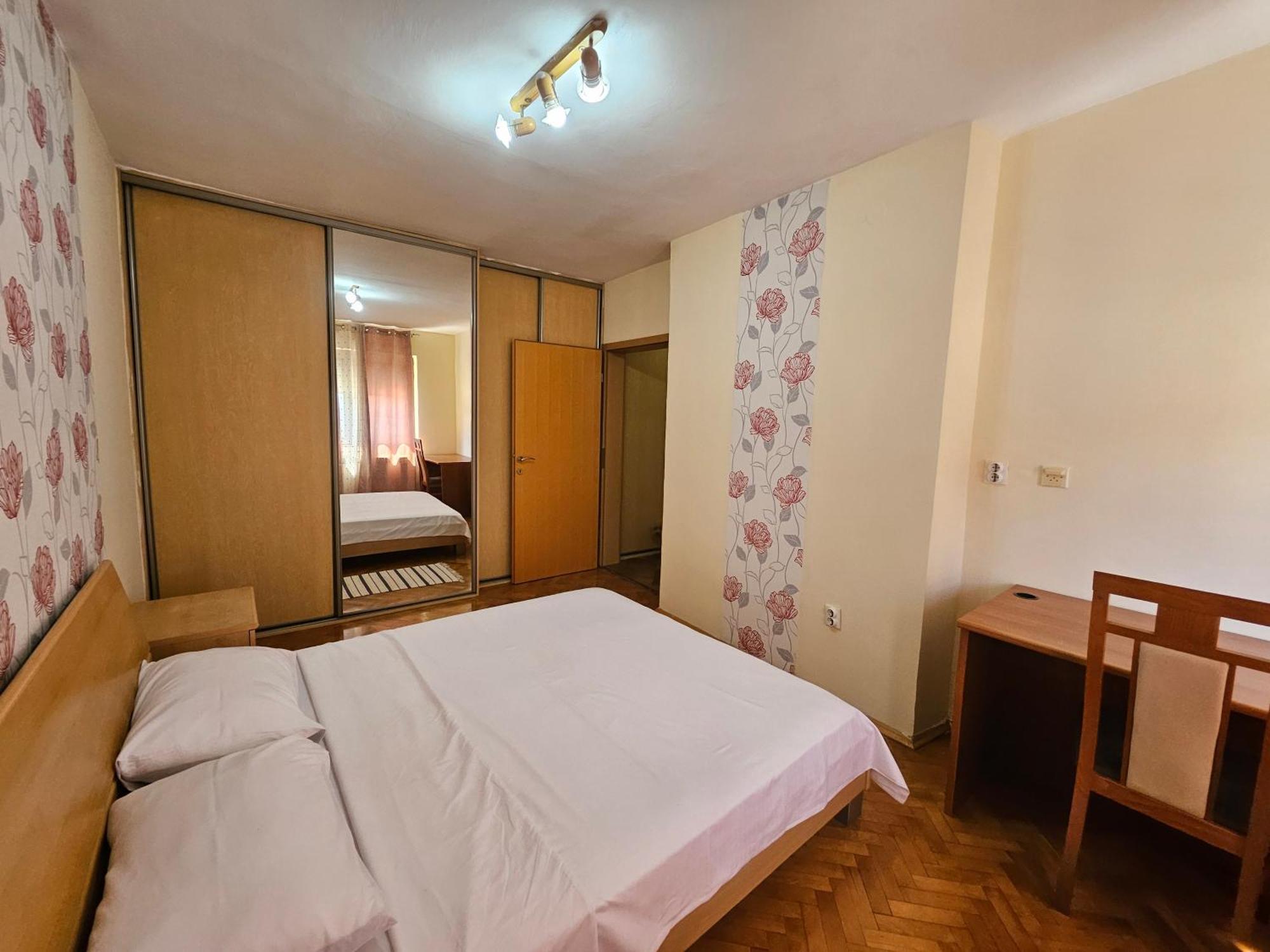 Lovely Square Apartment Purple Velvet スコピエ 部屋 写真