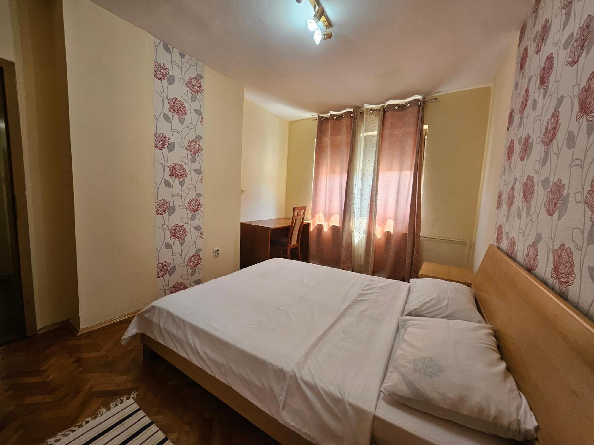 Lovely Square Apartment Purple Velvet スコピエ 部屋 写真