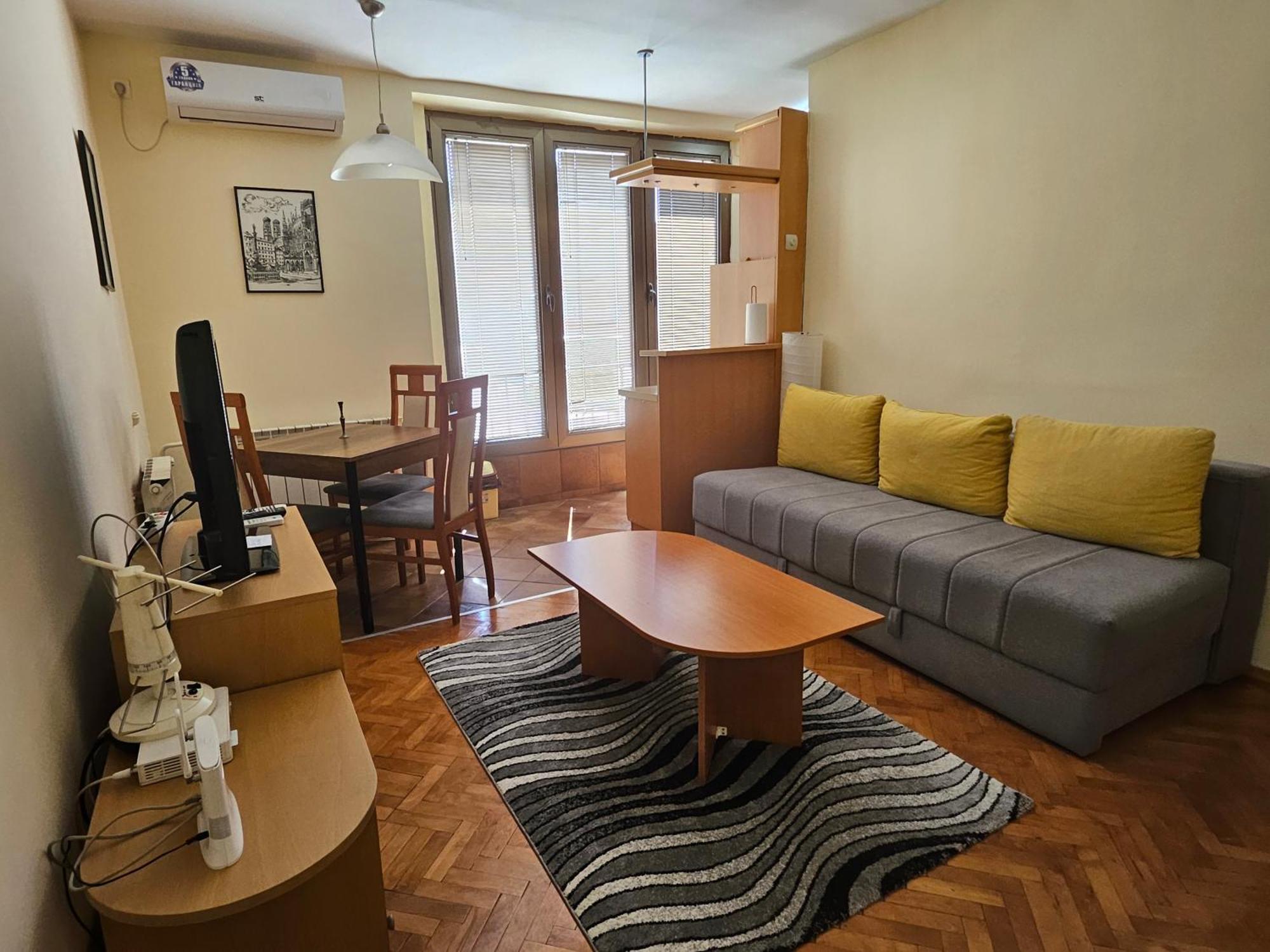 Lovely Square Apartment Purple Velvet スコピエ 部屋 写真