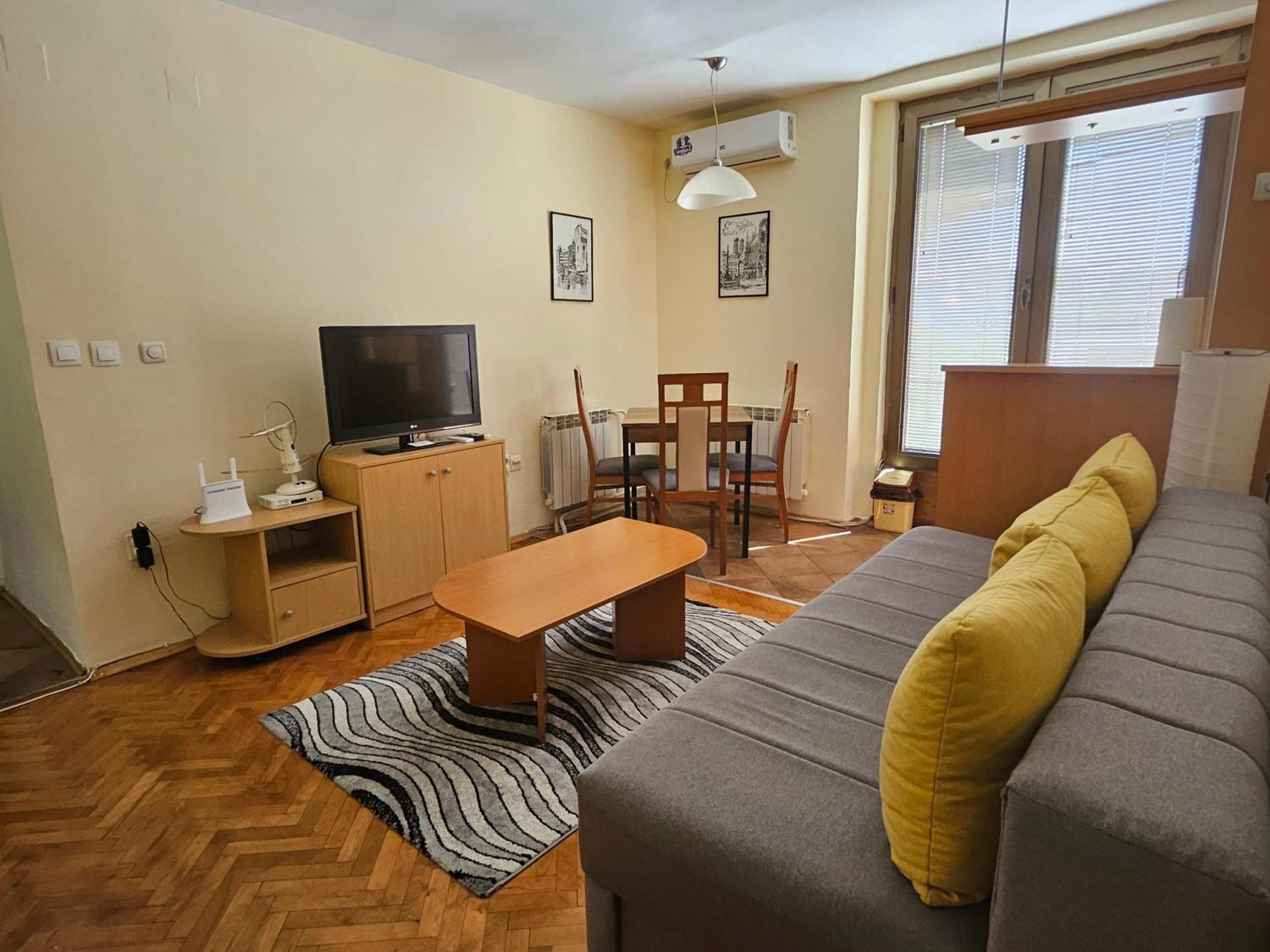 Lovely Square Apartment Purple Velvet スコピエ エクステリア 写真