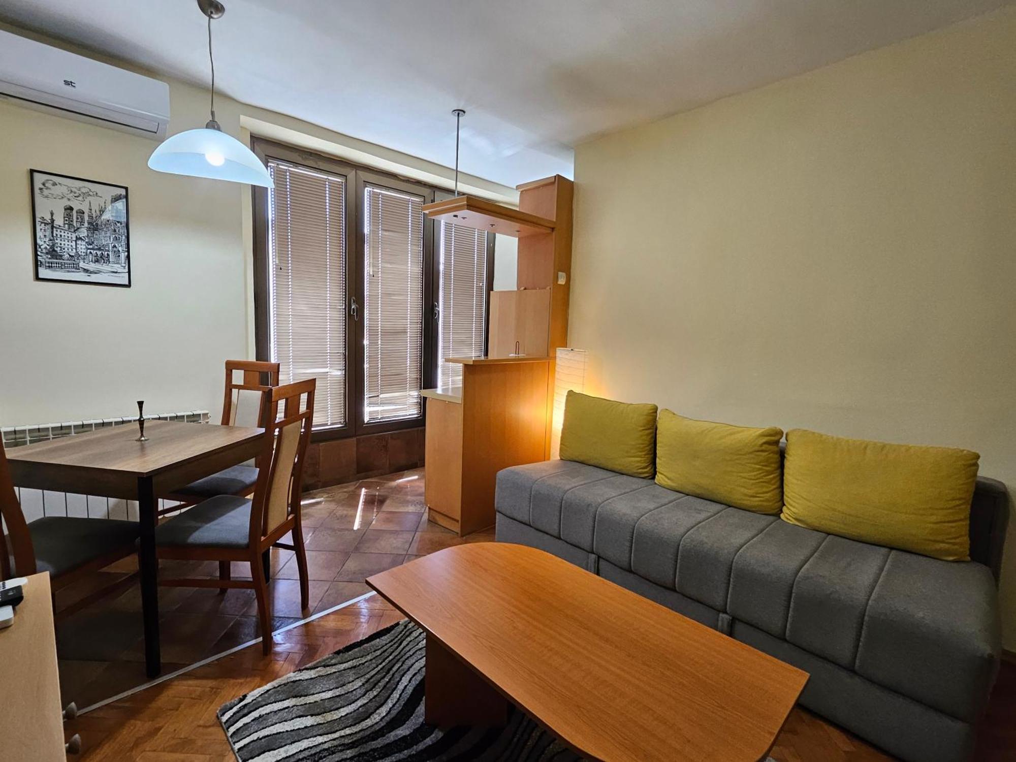 Lovely Square Apartment Purple Velvet スコピエ エクステリア 写真