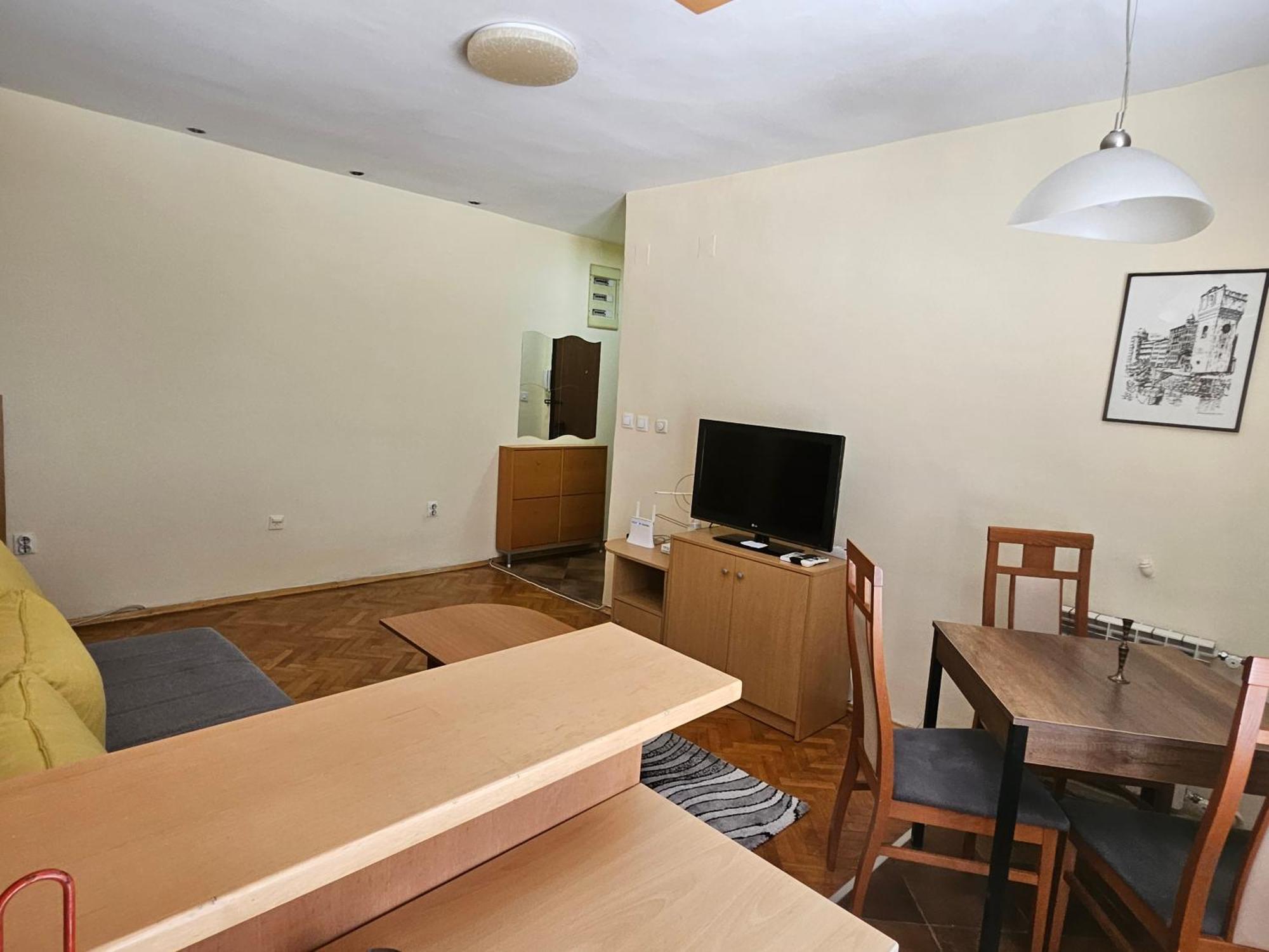 Lovely Square Apartment Purple Velvet スコピエ 部屋 写真